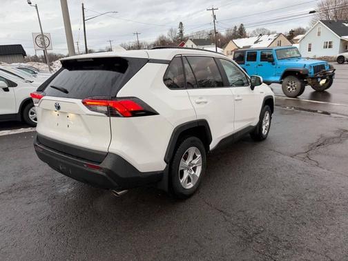 2020 Toyota RAV4 Hybrid XLE