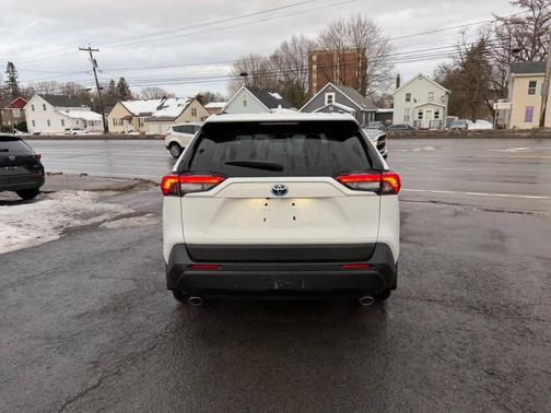 2020 Toyota RAV4 Hybrid XLE