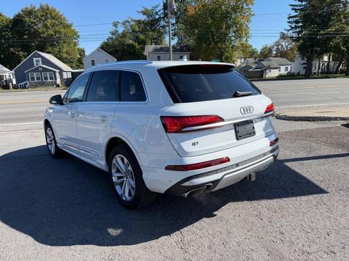 2025 Audi Q7 55 Premium Plus