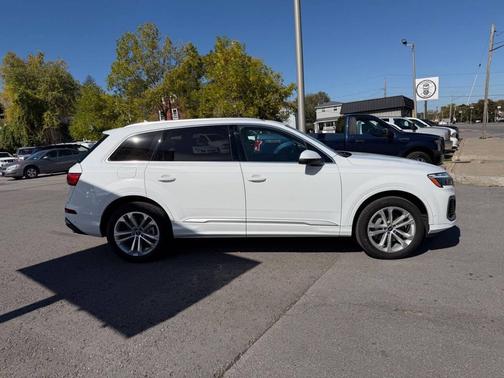 2025 Audi Q7 55 Premium Plus