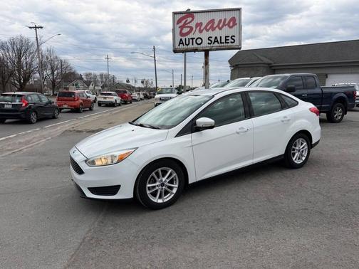 Oxford White 2016 Ford Focus SE