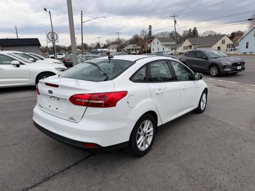Oxford White 2016 Ford Focus SE