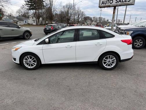 Oxford White 2016 Ford Focus SE
