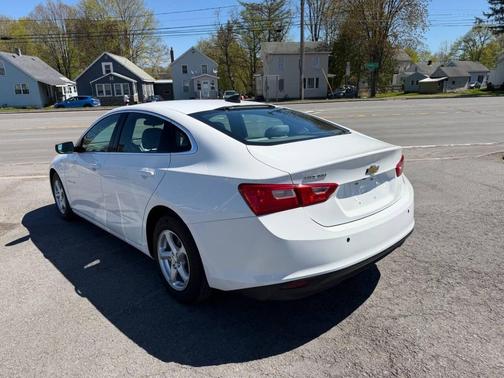 Summit White 2018 Chevrolet Malibu 1LS