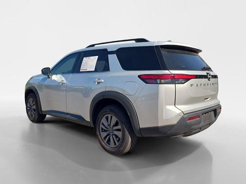 Brilliant Silver Metallic 2025 Nissan Pathfinder SV