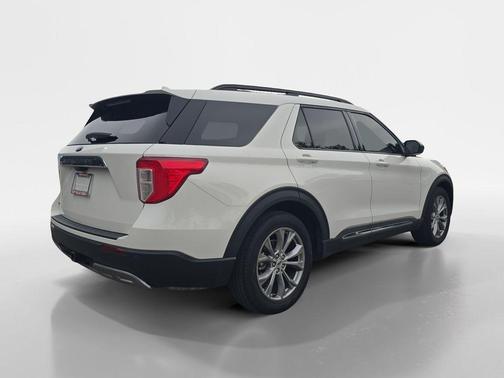 Star White 2022 Ford Explorer XLT
