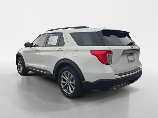 Star White 2022 Ford Explorer XLT