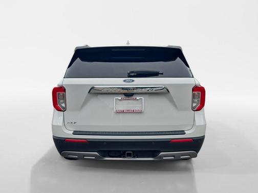 Star White 2022 Ford Explorer XLT