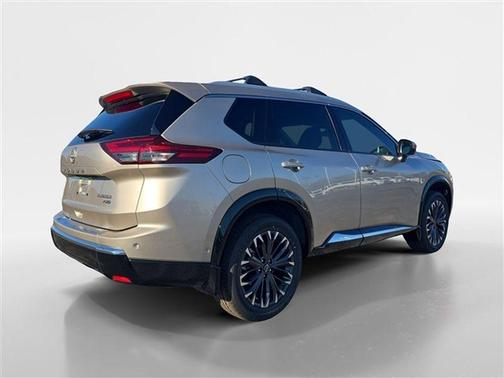 Champagne Silve 2026 Nissan Rogue Platinum