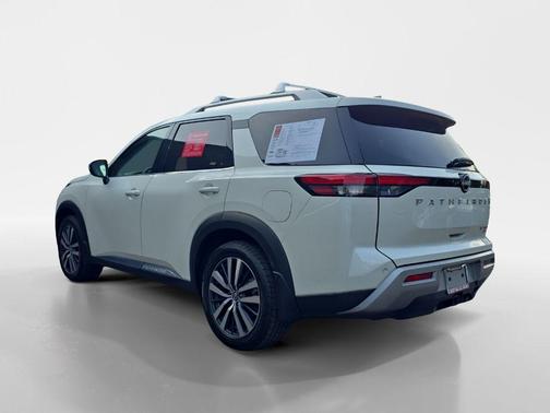 2022 Nissan Pathfinder Platinum