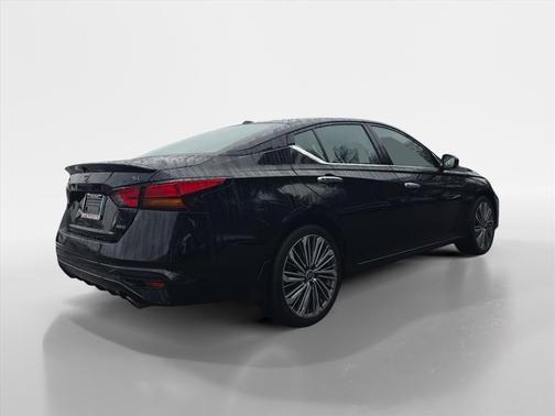 2025 Nissan Altima SL