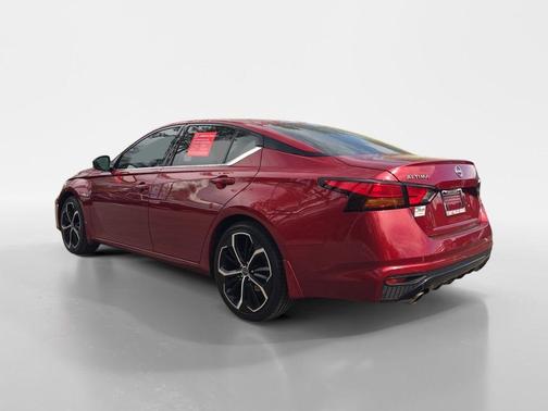 Scarlet Ember 2024 Nissan Altima 2.5 SR