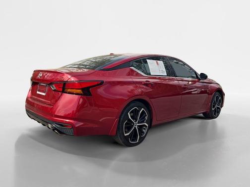 Scarlet Ember 2024 Nissan Altima 2.5 SR
