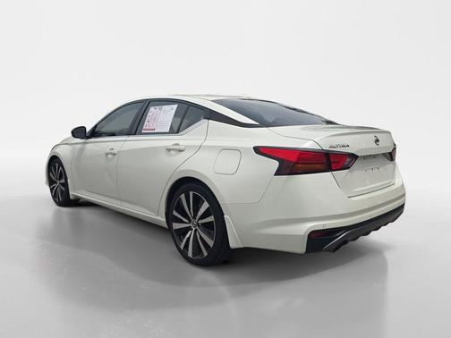 White 2020 Nissan Altima 2.5 SR