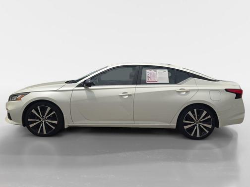 White 2020 Nissan Altima 2.5 SR