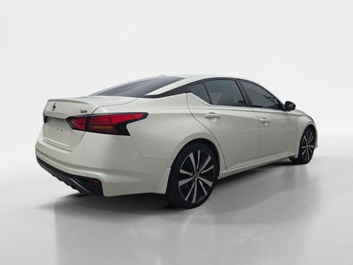 White 2020 Nissan Altima 2.5 SR
