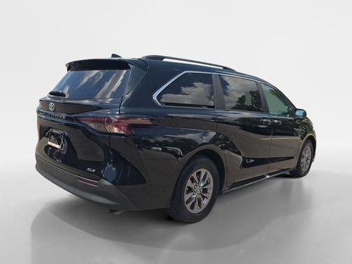 Midnight Black Metallic 2025 Toyota Sienna XLE