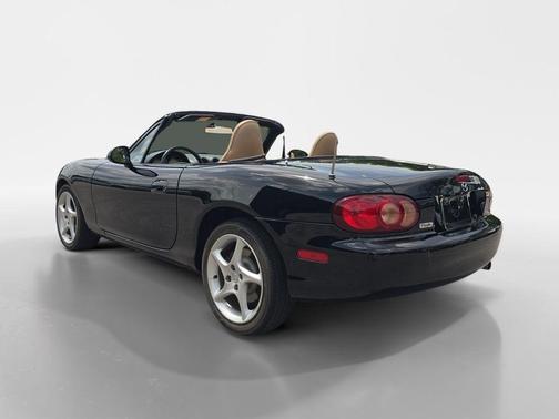 Brilliant Black 2002 Mazda MX-5 Miata