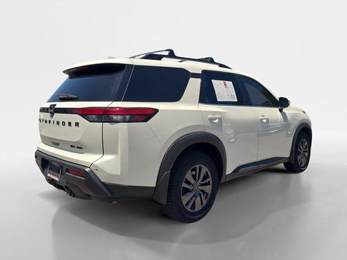 Pearl White Tri-Coat 2022 Nissan Pathfinder SV