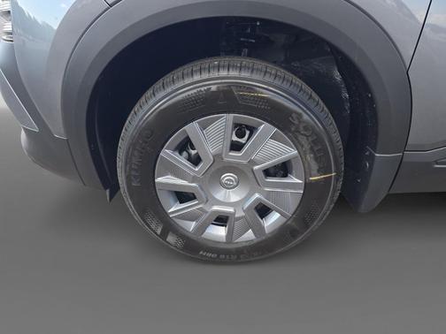 Gun Metallic 2027 Nissan Kicks S