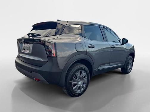Gun Metallic 2027 Nissan Kicks S