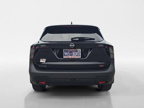 Super Black 2025 Nissan Kicks SR