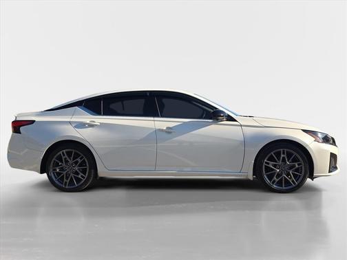 2024 Nissan Altima 2.0 SR