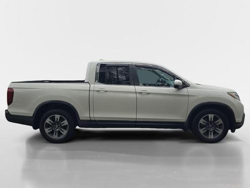 White Diamond Pearl 2019 Honda Ridgeline RTL