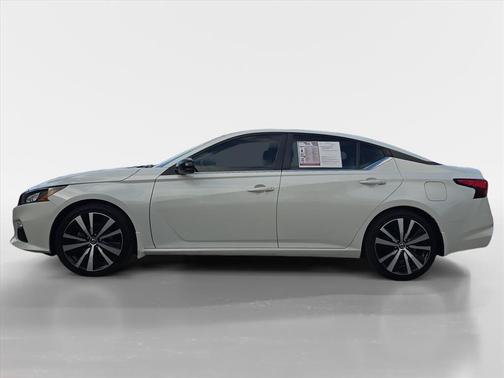 2022 Nissan Altima 2.0 SR