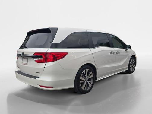 White 2024 Honda Odyssey Touring