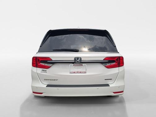 White 2024 Honda Odyssey Touring