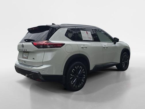 Pearl 2025 Nissan Rogue SL