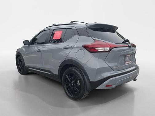 Boulder Gray Metallic 2024 Nissan Kicks SR