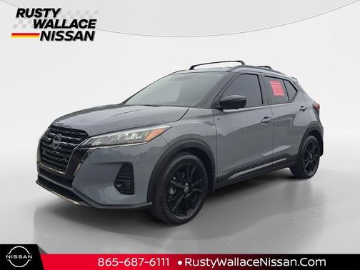 Boulder Gray Metallic 2024 Nissan Kicks SR