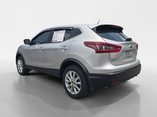 Brilliant Silver Metallic 2021 Nissan Rogue Sport S