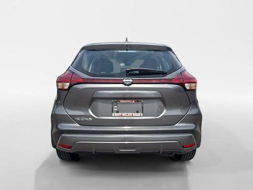 Gun Metallic 2024 Nissan Kicks S