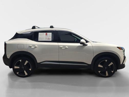 Aspen White Tri 2025 Nissan Kicks SR