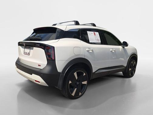 Aspen White Tri 2025 Nissan Kicks SR