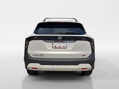 Aspen White Tri 2025 Nissan Kicks SR