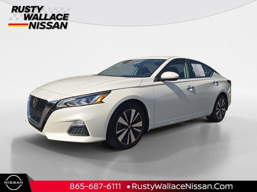 White 2022 Nissan Altima 2.5 SV