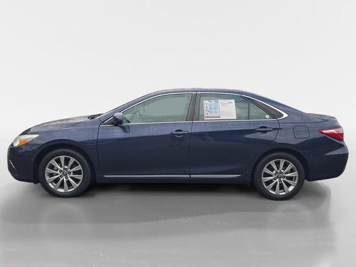 Parisian Night Pearl 2017 Toyota Camry XLE
