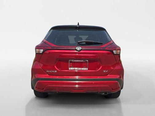 2tredblkroof 2024 Nissan Kicks SV