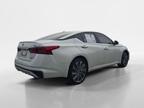 2025 Nissan Altima SL