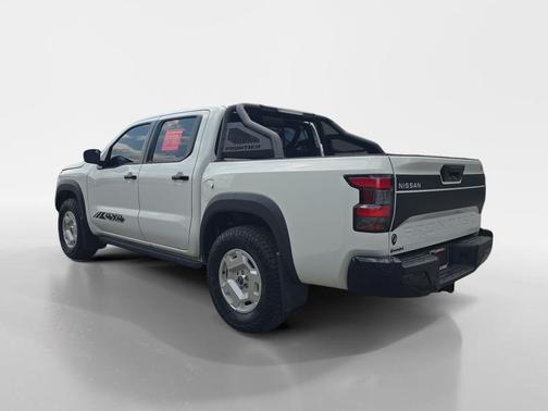 Glacier White 2024 Nissan Frontier SV