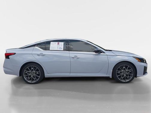 Gray Sky Pearl 2023 Nissan Altima 2.0 SR
