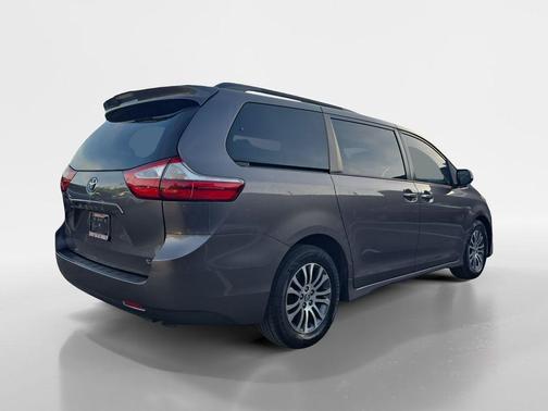 Predawn Gray Mica 2019 Toyota Sienna XLE