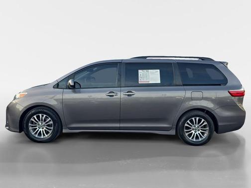 Predawn Gray Mica 2019 Toyota Sienna XLE