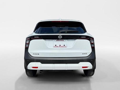 2025 Nissan Kicks S
