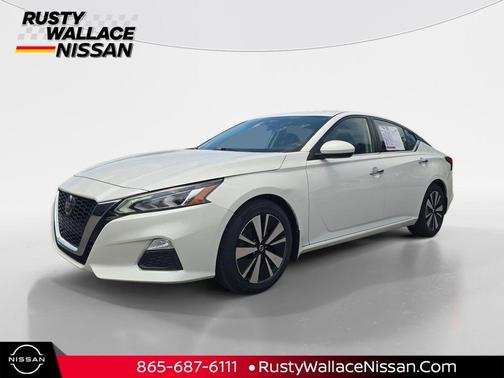 White 2021 Nissan Altima 2.5 SV