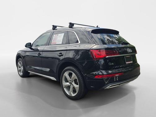 Mythos Black Metallic 2021 Audi Q5 45 Prestige